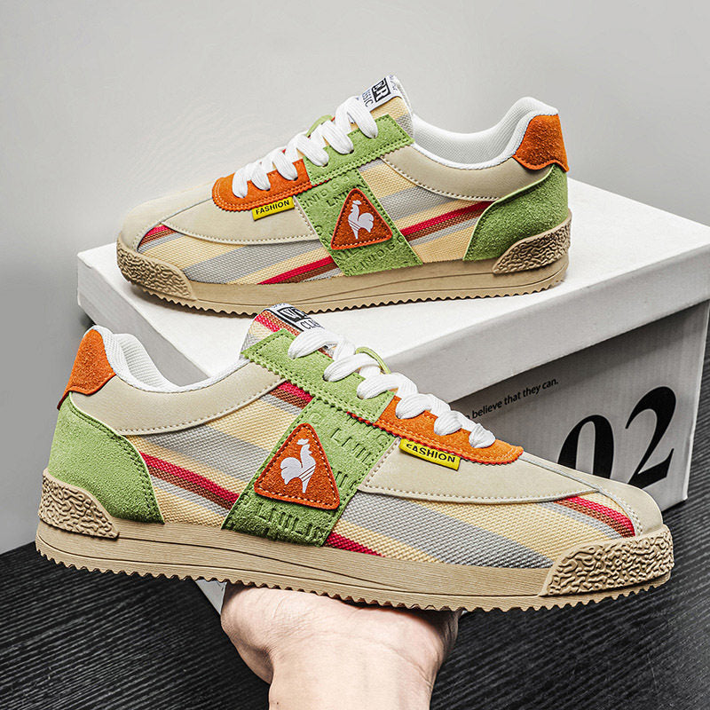 Low-cut men's athletic fashion sneakers featuring a grooved sole for comfortable street style.