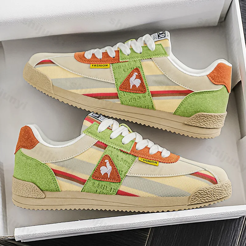 Athletic fashion men's sneakers, retro low-cut design, comfortable and stylish for urban adventures.