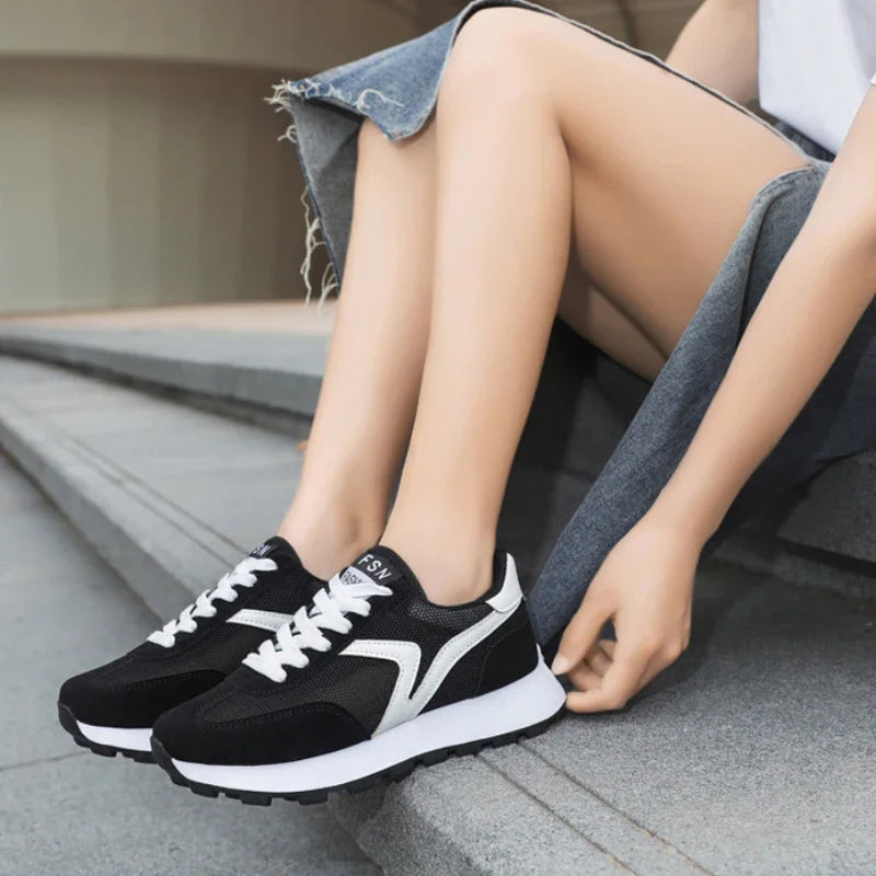 Lightweight men's Revive trainers with cushioned sole, ideal for running, athletic activities & comfort.