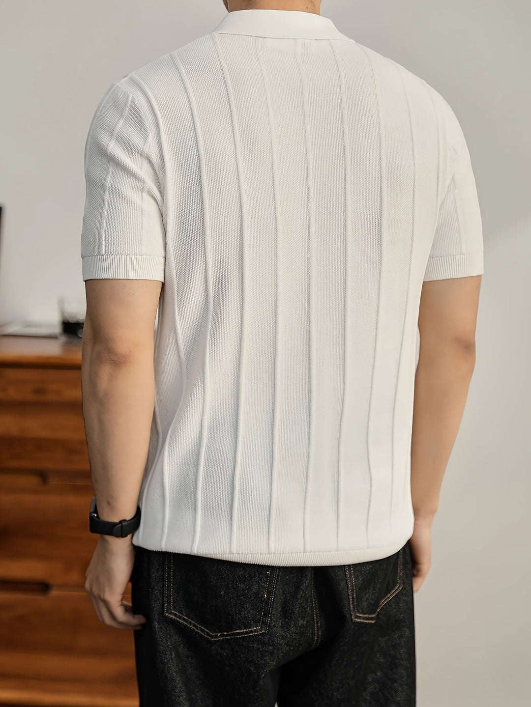 Versatile men's textured polo shirt, short sleeve, perfect for Riviera smart casual style.