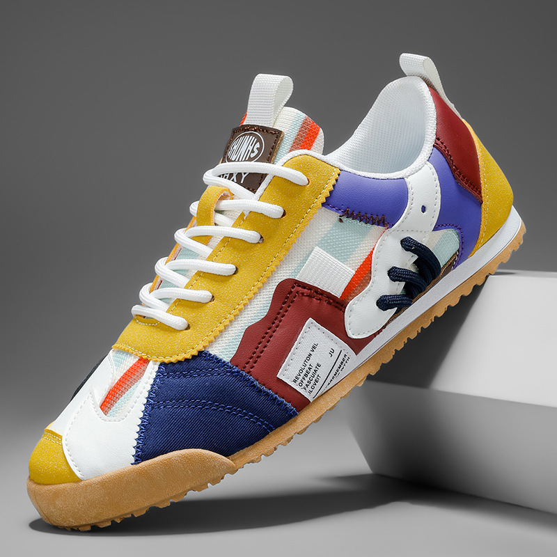 Men's rugged urban utility sneakers for adventure, featuring a climbing-inspired design.