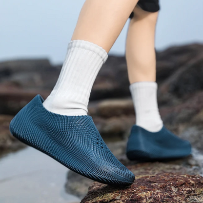 Versatile men's seamless all-terrain running shoes, perfect for trails, running, & outdoor athletic footwear.