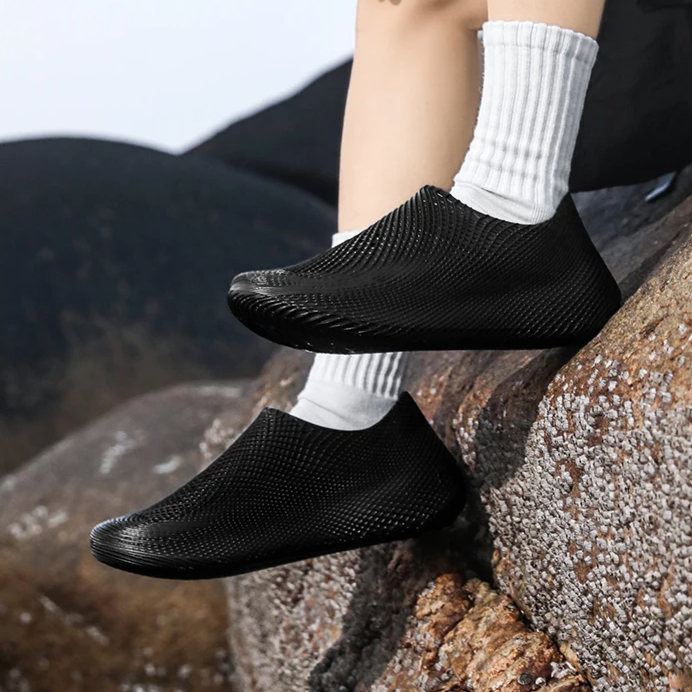 Close-up of seamless design on men's all-terrain running shoes, offering comfort & durability for trails.