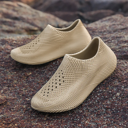 Comfortable men's seamless all-terrain running shoes, designed for long-distance trail running & athletic use.
