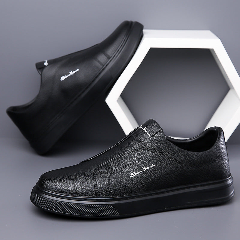 Men's Shoreline casual footwear, featuring laceless design for ultimate slip-on comfort.