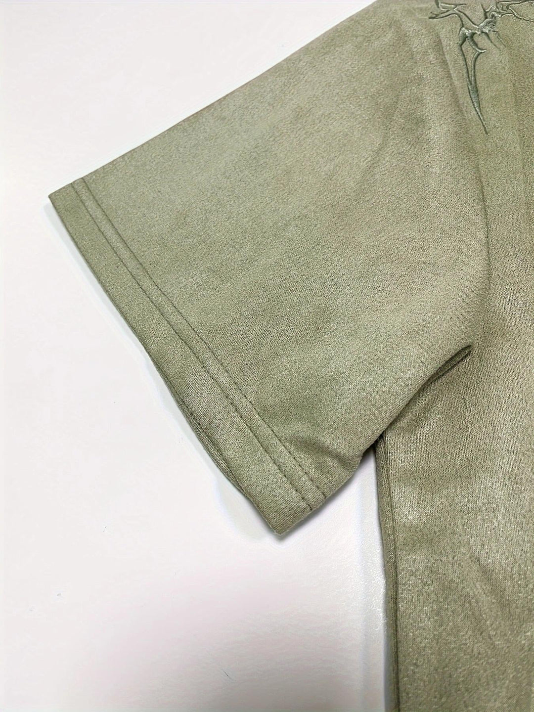 Modern men's fashion: Siena oversized t-shirt. Relaxed fit, ideal for streetwear and versatile casual style.