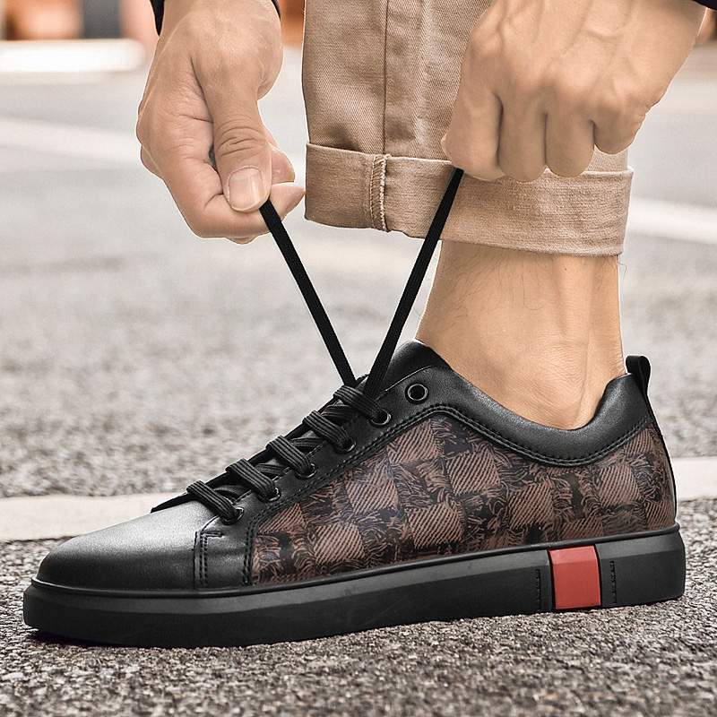 Front view of versatile men's street sneakers, offering ultimate comfort for casual and walking wear.