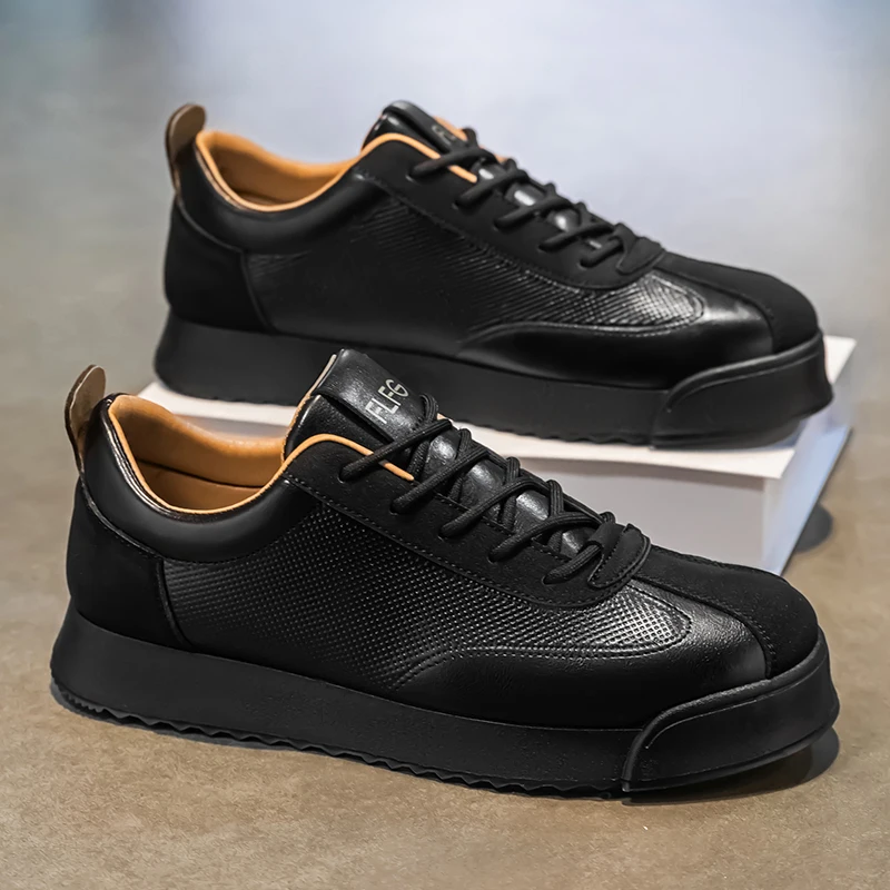 Sophisticated black men's sneakers, providing everyday comfort.