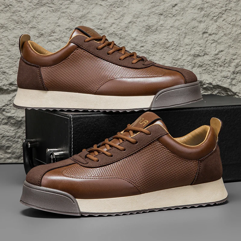 Sophisticated men's casual sneakers, ideal for everyday footwear.