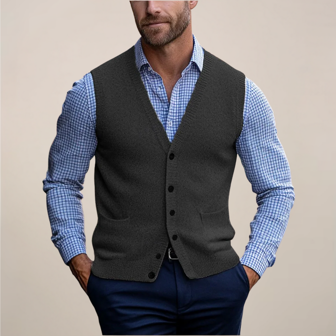 Stylish men's knit sweater vest, sleeveless design. Ideal for comfortable layering in modern casual fashion.