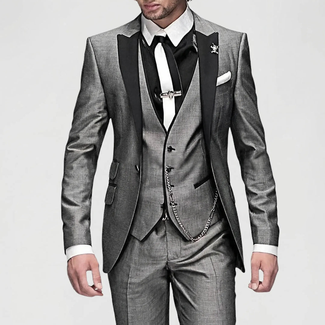 Modern men's fashion: slim-fit 3-piece formal suit, an elegant choice for any special occasion.