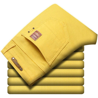 Detail of zipper & pocket on men's comfortable slim fit denim jeans, showcasing quality & modern design.