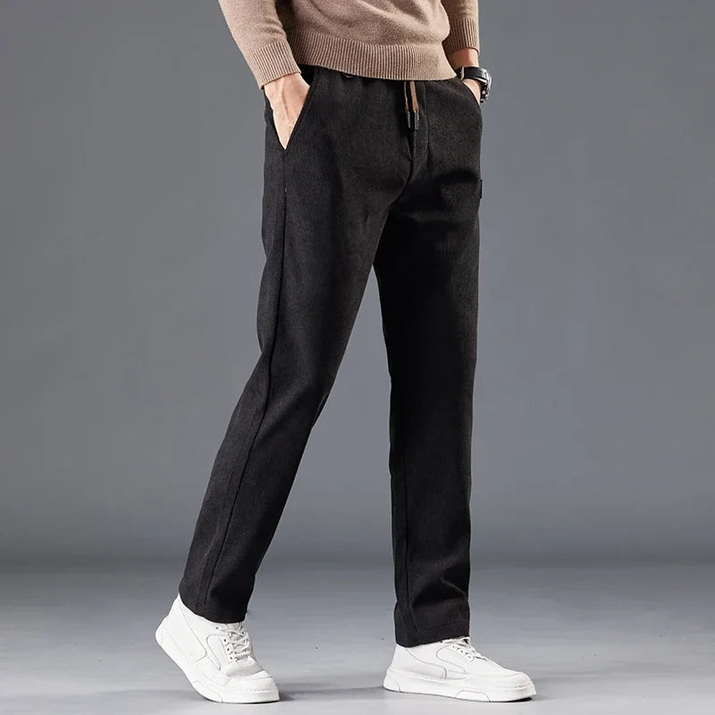Modern slim fit men's casual pants, comfortable, wrinkle-resistant, perfect for versatile daily and smart casual wear.