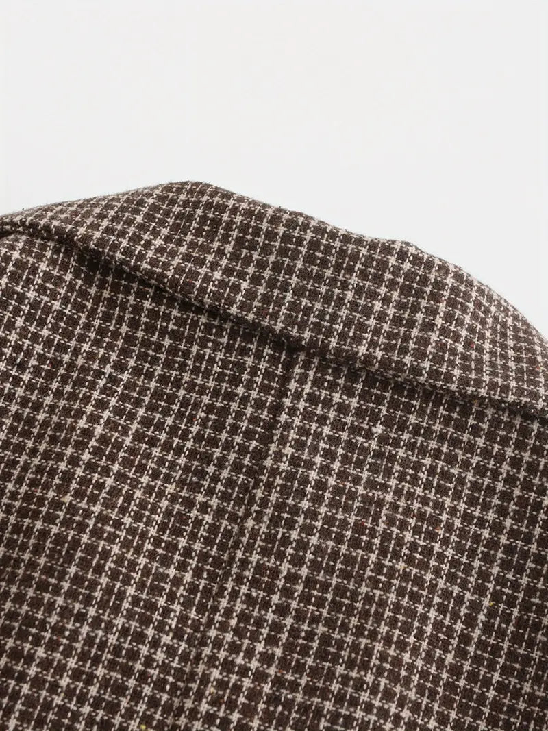 Stylish men's check double-breasted blazer, perfect for smart casual events, office wear, or formal occasions.