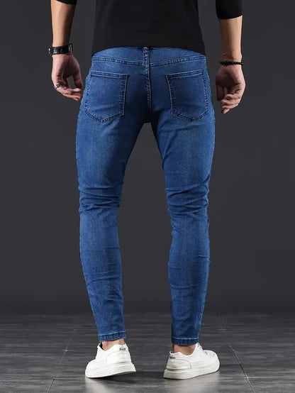 Dark blue men's slim fit jeans, flexible & comfortable, ideal casual pants with a modern tapered fit.