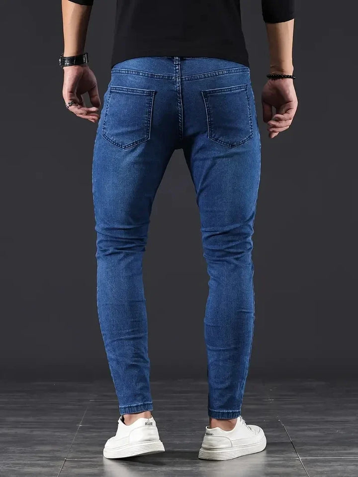 Dark blue men's slim fit jeans, flexible & comfortable, ideal casual pants with a modern tapered fit.