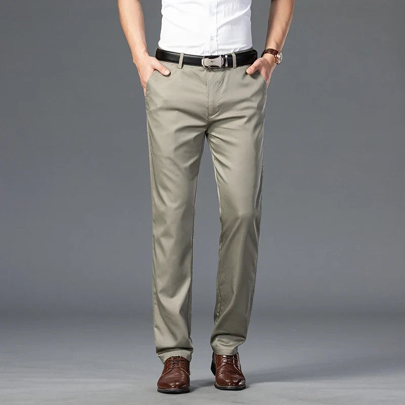 Stylish slim fit men's trousers in stretch cotton, combining comfort with a smart, modern aesthetic.