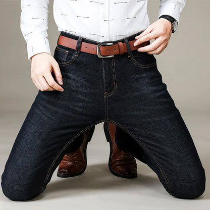 Comfortable men's stretch jeans with a modern slim fit, perfect for all-day wear.