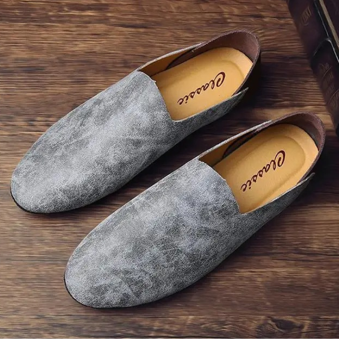 Men's slip-on loafers: lightweight, comfortable casual footwear for versatile everyday style.