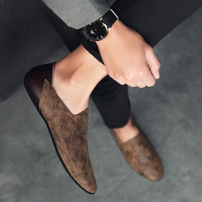 Classic men's slip-on loafers, offering exceptional comfort and easy-to-wear everyday style.
