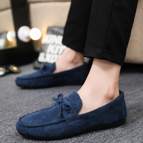 Stylish men's bow loafers, designed for easy slip-on wear. Versatile casual footwear for comfort.