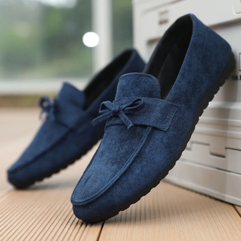 Versatile men's casual loafers, distinctive bow design. Elevate your everyday fashion with comfort.
