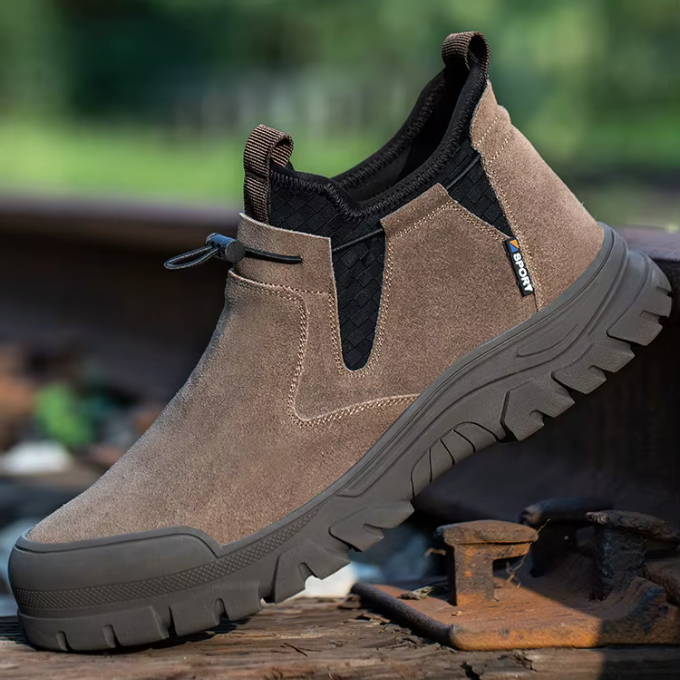 Men's steel-toe safety work boots, non-slip & durable, perfect for demanding jobs.