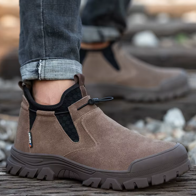 Heavy-duty men's slip-on steel-toe work boots, reliable protection & all-day comfort.