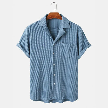 Stylish men's casual button-up shirt with long sleeves. Versatile and modern, perfect for comfort.
