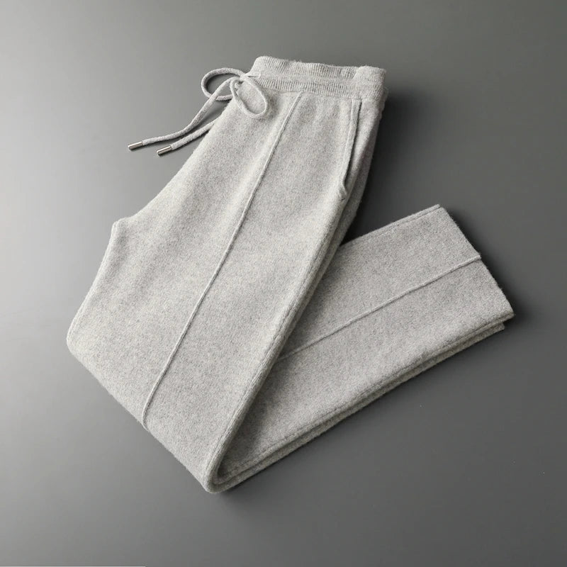 Tailored fit men's trousers in a soft, cozy fabric. Comfortable bottoms for both casual & smart-casual outfits.
