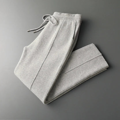 Tailored fit men's trousers in a soft, cozy fabric. Comfortable bottoms for both casual & smart-casual outfits.