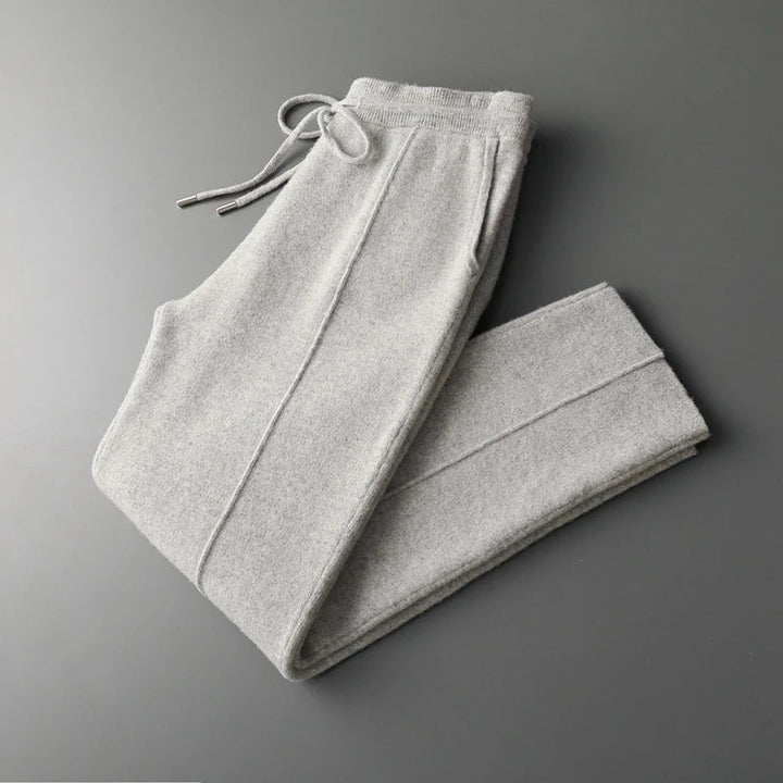 Tailored fit men's trousers in a soft, cozy fabric. Comfortable bottoms for both casual & smart-casual outfits.