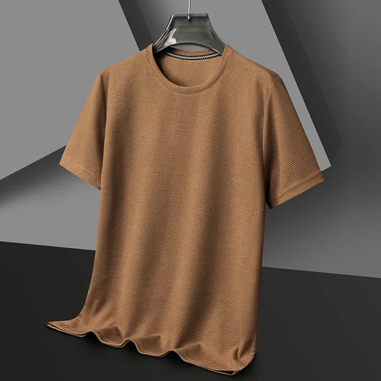 Men's soft textured t-shirt in classic fit, perfect for everyday comfort and casual wear.