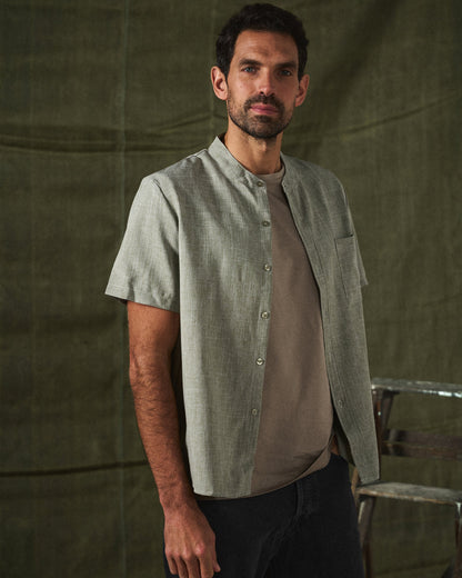 Lightweight Solaro men's short sleeve shirt, stand collar, comfortable for summer fashion.