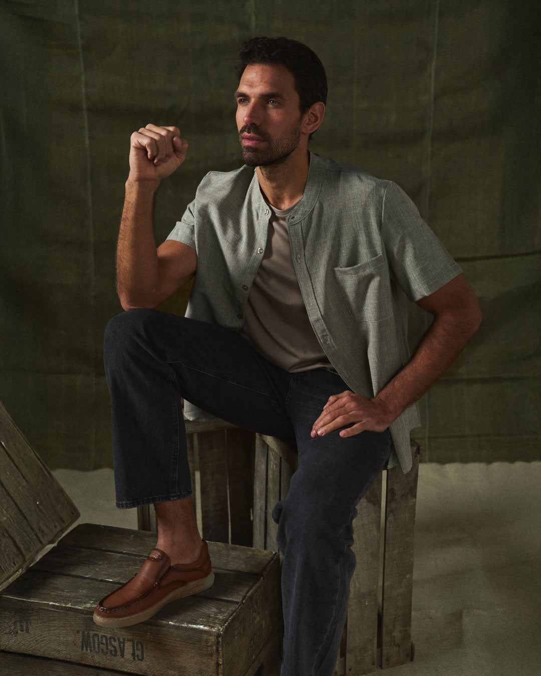Casual men's Solaro shirt, short sleeves, warm weather top, relaxed fit for vacation.