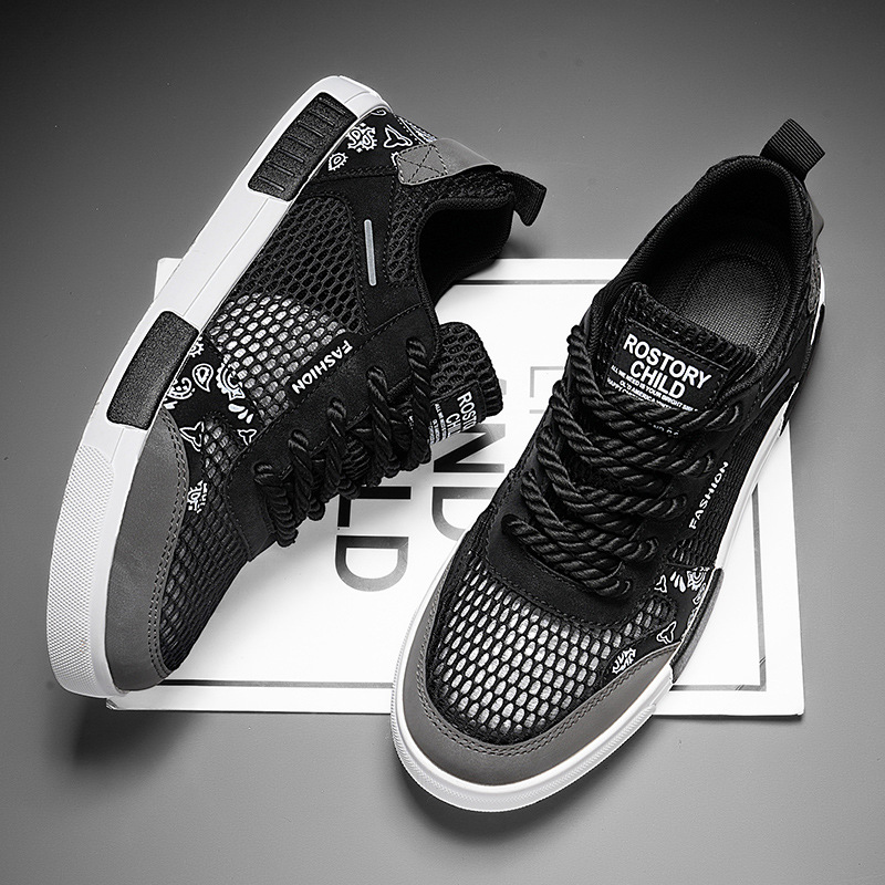 Black Sonnet men's lifestyle shoes, comfortable lace-up design for everyday adventures.