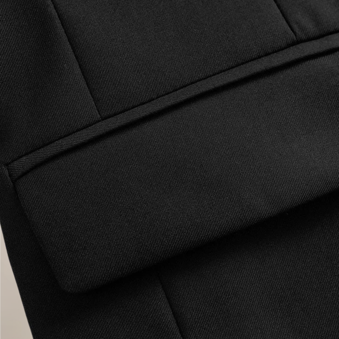 Sophisticated men's slim fit formal blazer for event wear. A tailored jacket elevating wedding & business attire.