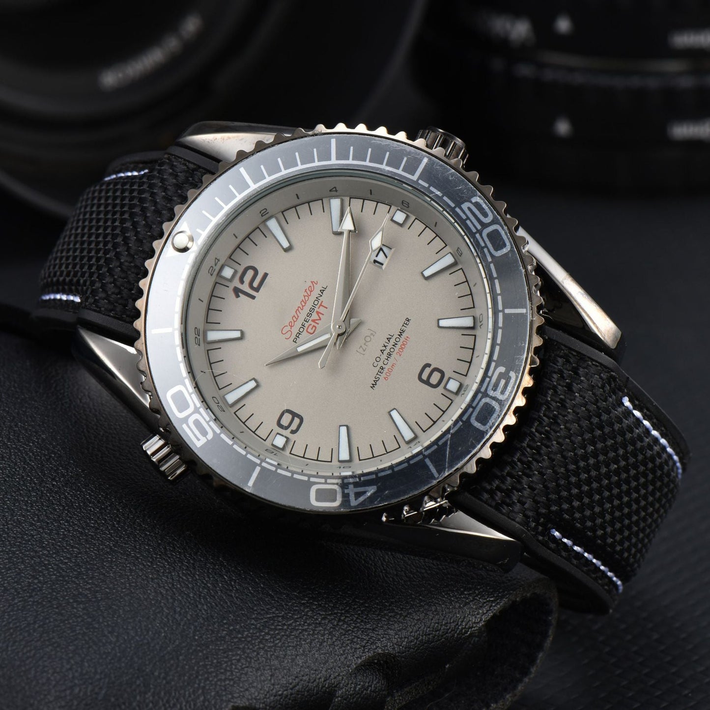 Stylish men's casual watch with durable design, rotating bezel, and luminous hands. A versatile mens accessory.