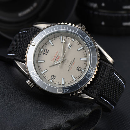 Stylish men's casual watch with durable design, rotating bezel, and luminous hands. A versatile mens accessory.
