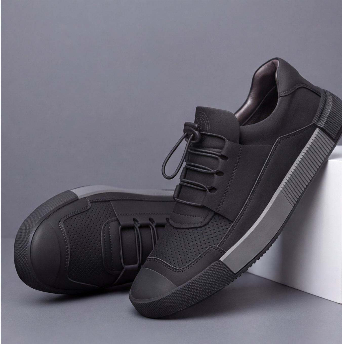Men's fashion sneakers: Sterling Everyday, stylish and comfortable with toggle lace.