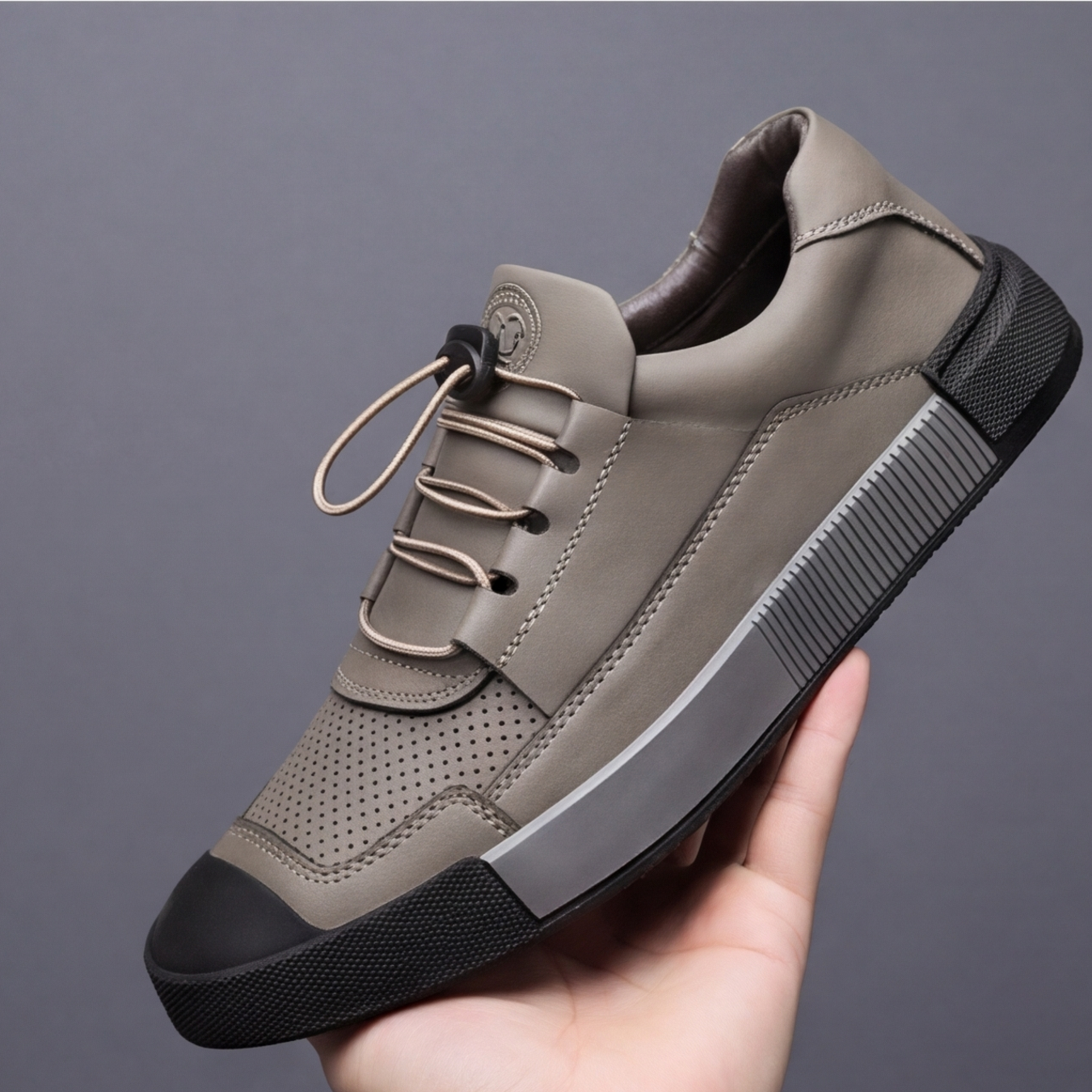 Comfortable men's everyday sneakers, perfect for walking and casual men's fashion.