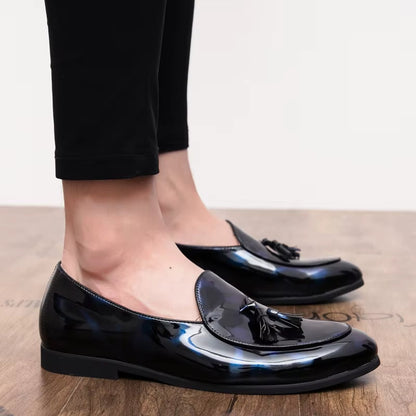 Stylish men's blue loafers, featuring elegant tassels and a comfortable design for any occasion.