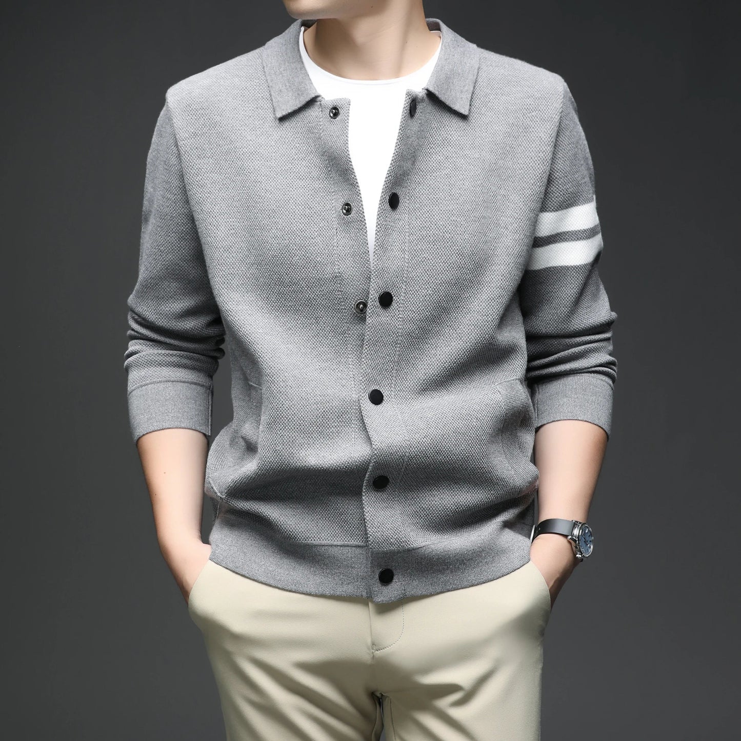 Casual men's button-front striped cardigan, a stylish collar jacket for versatile everyday fashion.