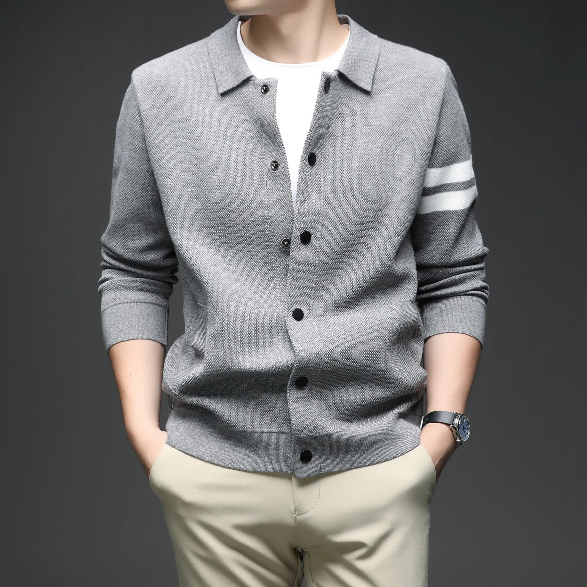 Casual men's button-front striped cardigan, a stylish collar jacket for versatile everyday fashion.