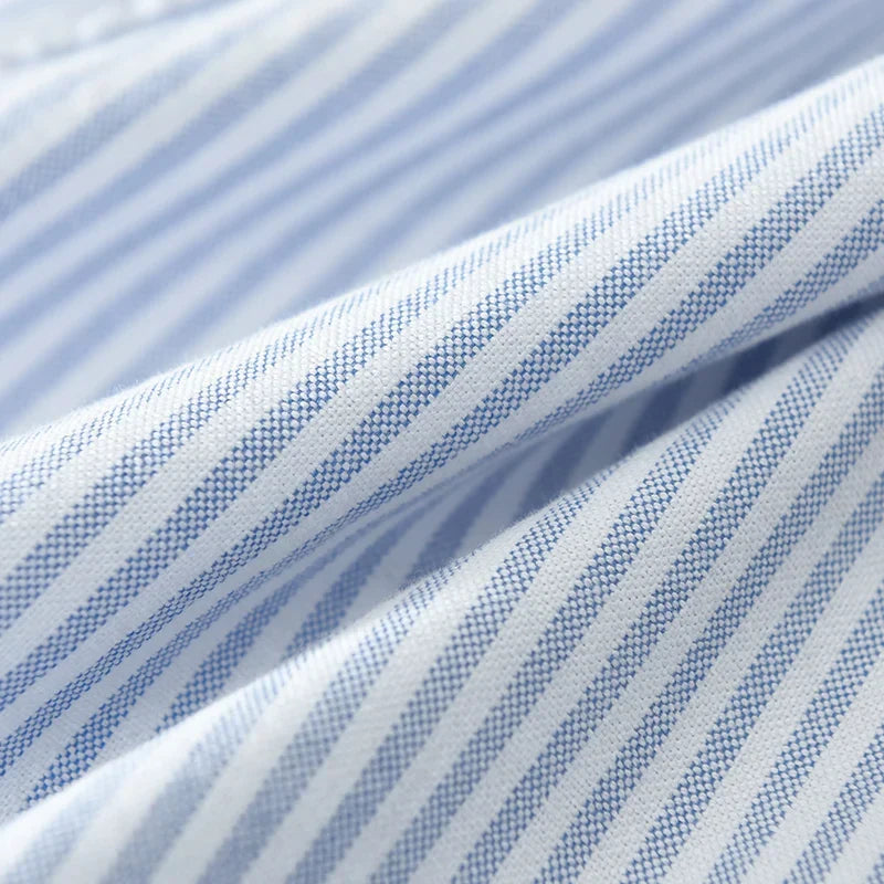 Stylish men's striped long-sleeve button-up shirt. Casual & smart casual top, lightweight & effortless fashion.
