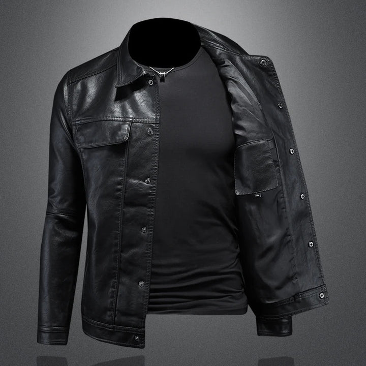 Close-up of a men's stylish tailored everyday jacket. Features a lightweight design & modern smart casual look.