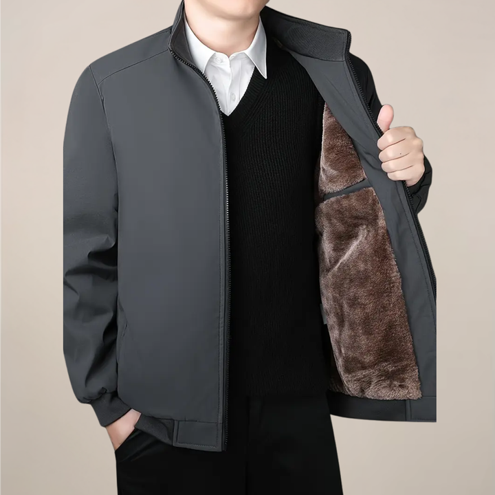 Durable men's everyday winter jacket, warmly lined, practical zip-up closure, ideal for cold weather.