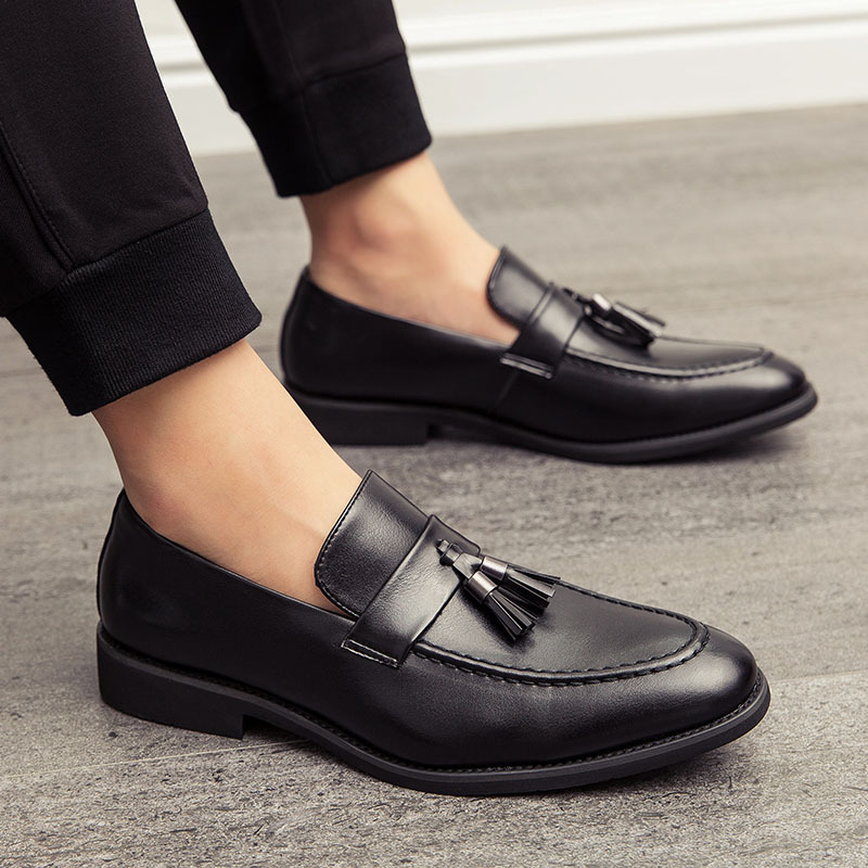 Effortless slip-on men's tassel loafers in premium leather. Comfortable and stylish for daily wear or dress-up.