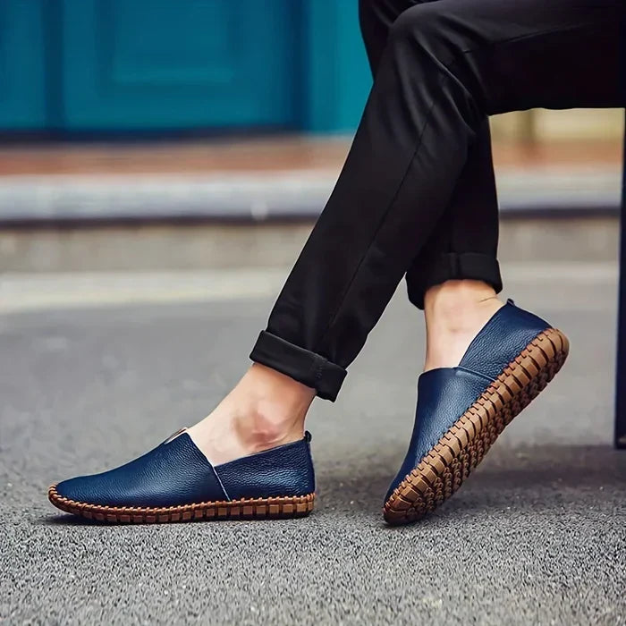Casual men's summer loafers in a breathable fabric, offering stylish slip-on comfort for everyday wear.