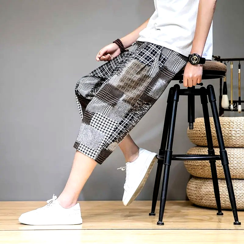 Stylish men's capris shorts with unique patch design, offering comfort for modern street fashion.